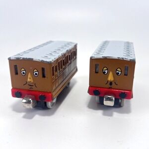 Thomas & Friends Take N Play Diecast Train ANNIE & CLARABEL Coach Trains